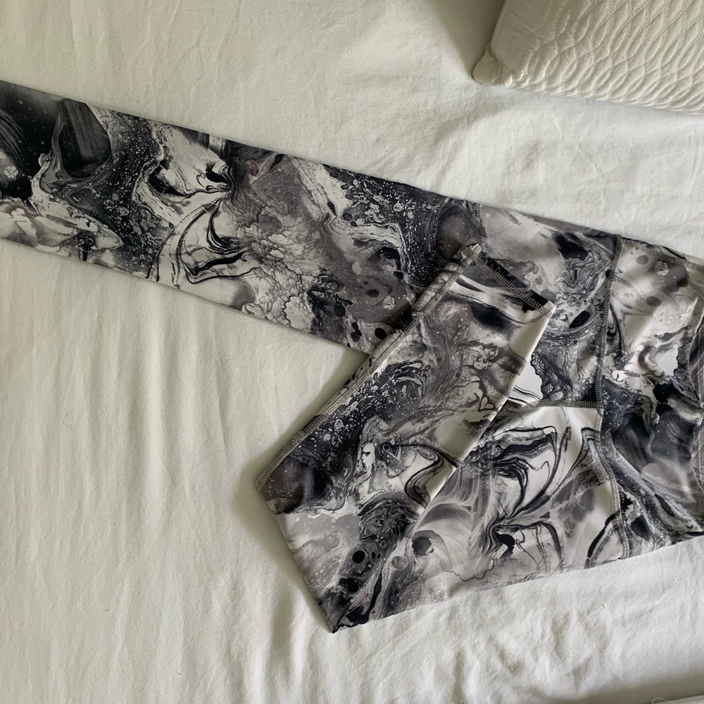 Marble printed leggings